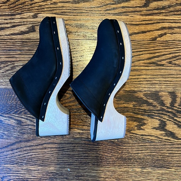 Ann Taylor Loft Black Suede Clogs in size 7.5 never worn - Picture 7 of 7